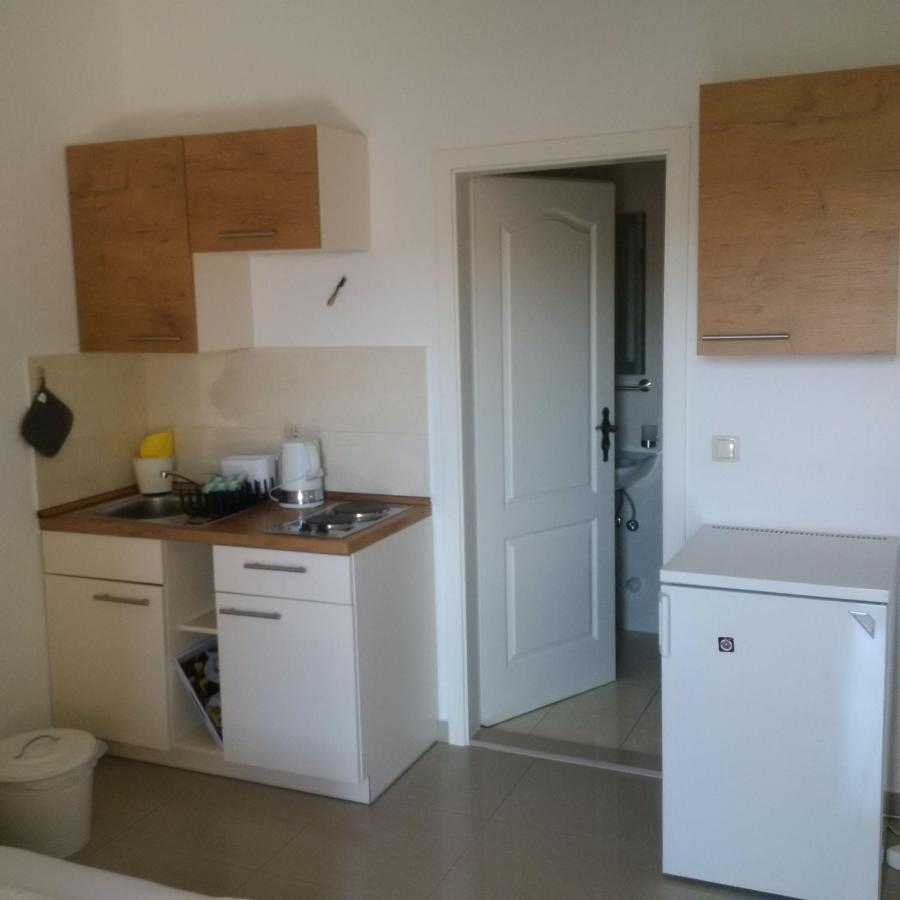 Apartments Lucija Брела Екстериор снимка