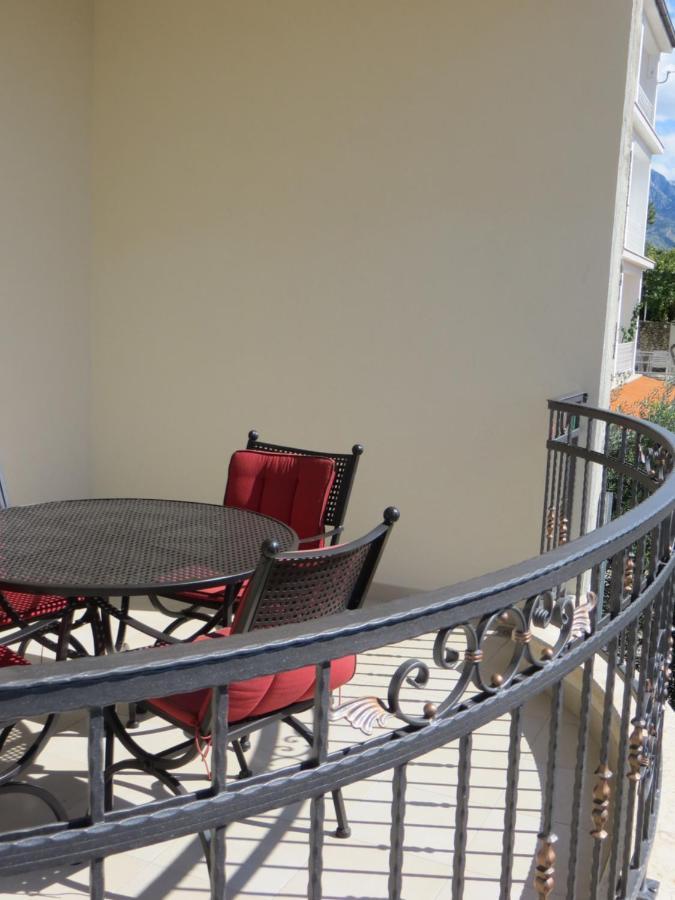Apartments Lucija Брела Екстериор снимка
