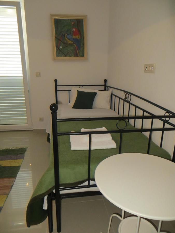 Apartments Lucija Брела Екстериор снимка