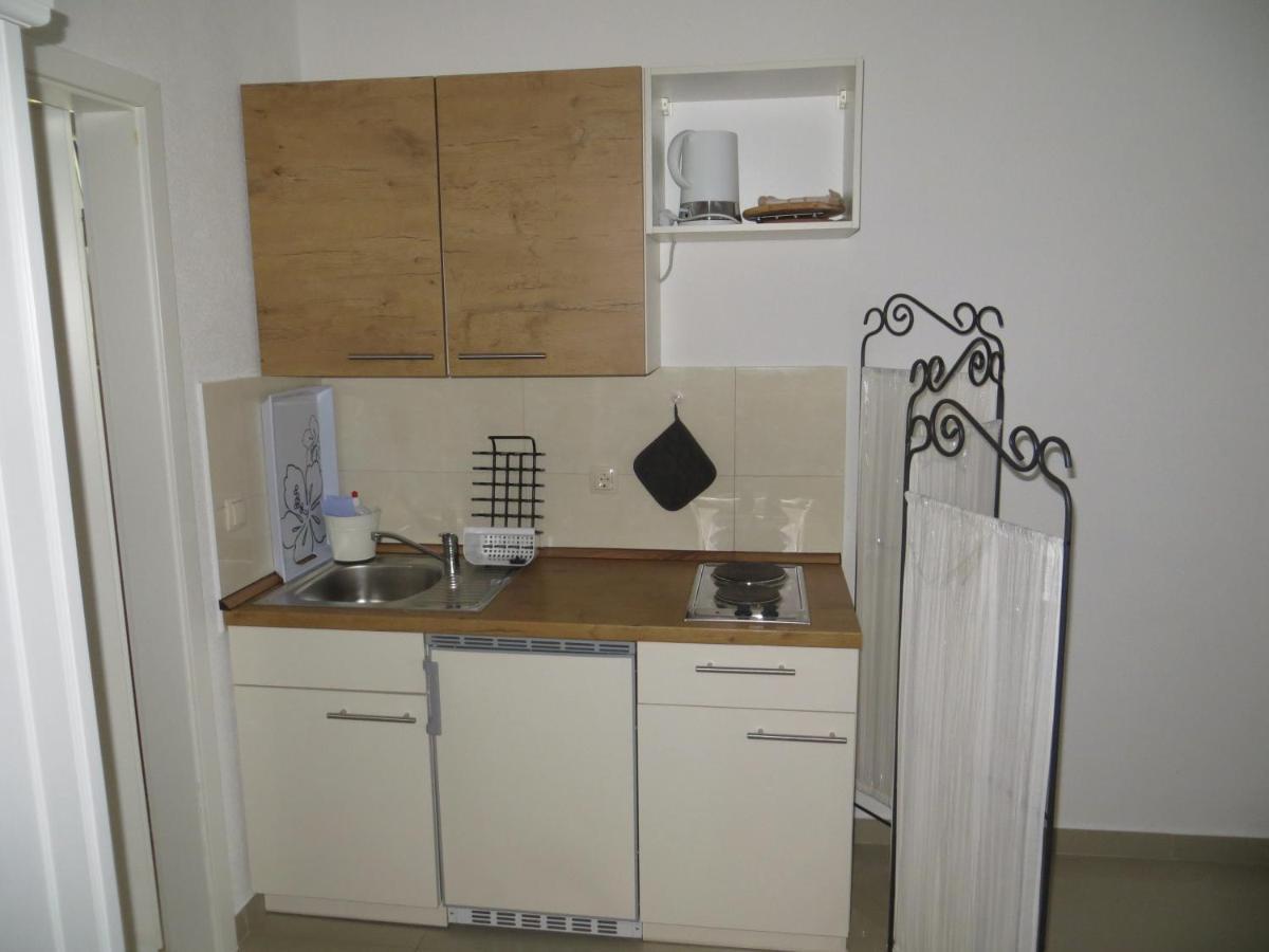 Apartments Lucija Брела Екстериор снимка