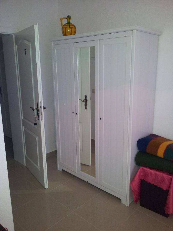 Apartments Lucija Брела Екстериор снимка