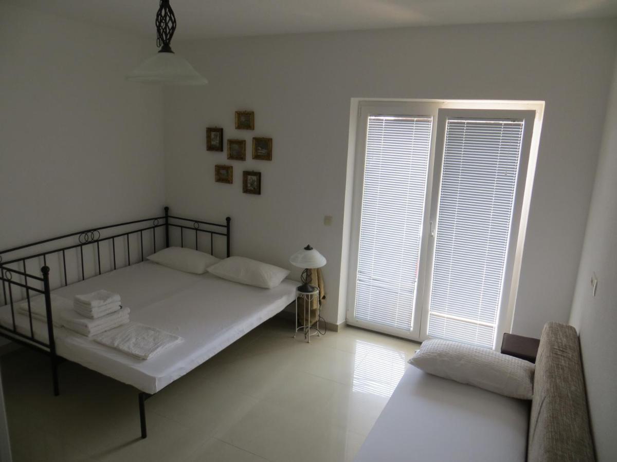 Apartments Lucija Брела Екстериор снимка