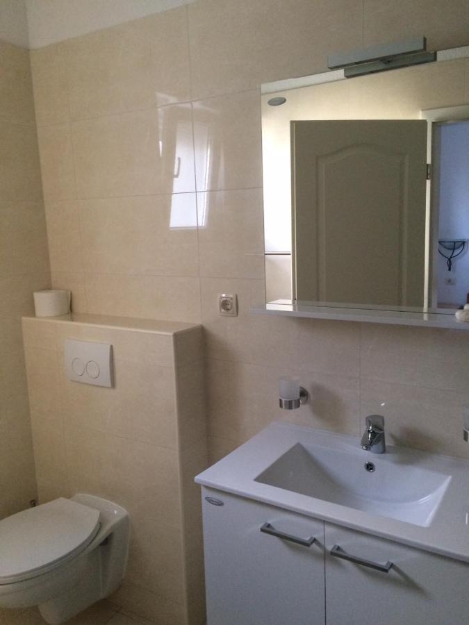 Apartments Lucija Брела Екстериор снимка