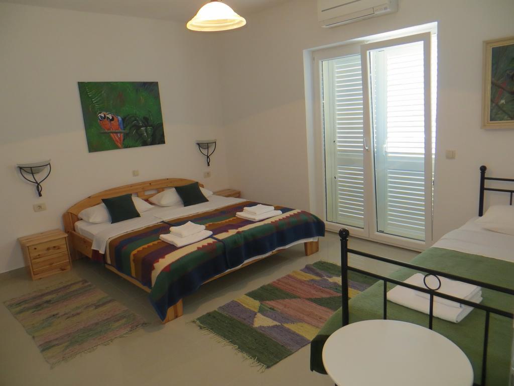 Apartments Lucija Брела Екстериор снимка