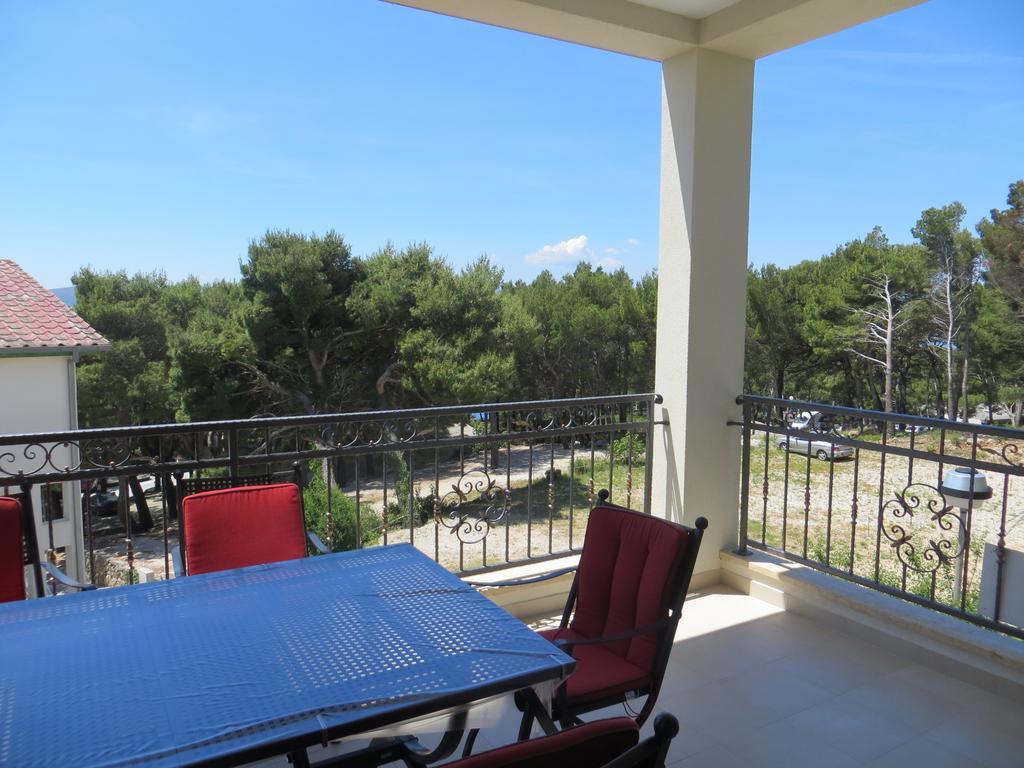 Apartments Lucija Брела Екстериор снимка