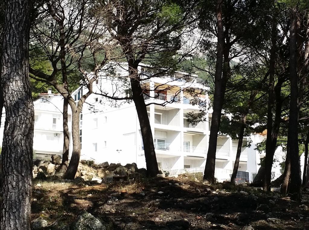 Apartments Lucija Брела Екстериор снимка