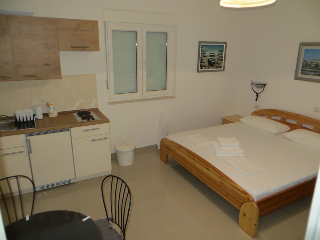 Apartments Lucija Брела Стая снимка