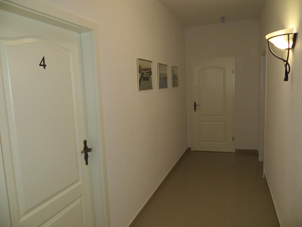 Apartments Lucija Брела Екстериор снимка